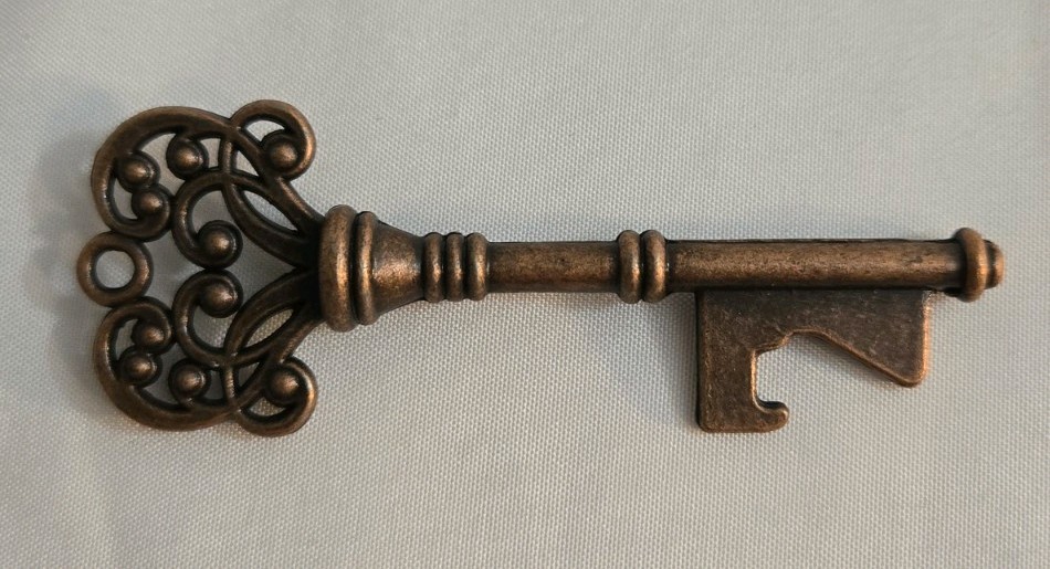 Lot of Antique-Style Decorative Metal Skeleton Keys – Multiple Pieces