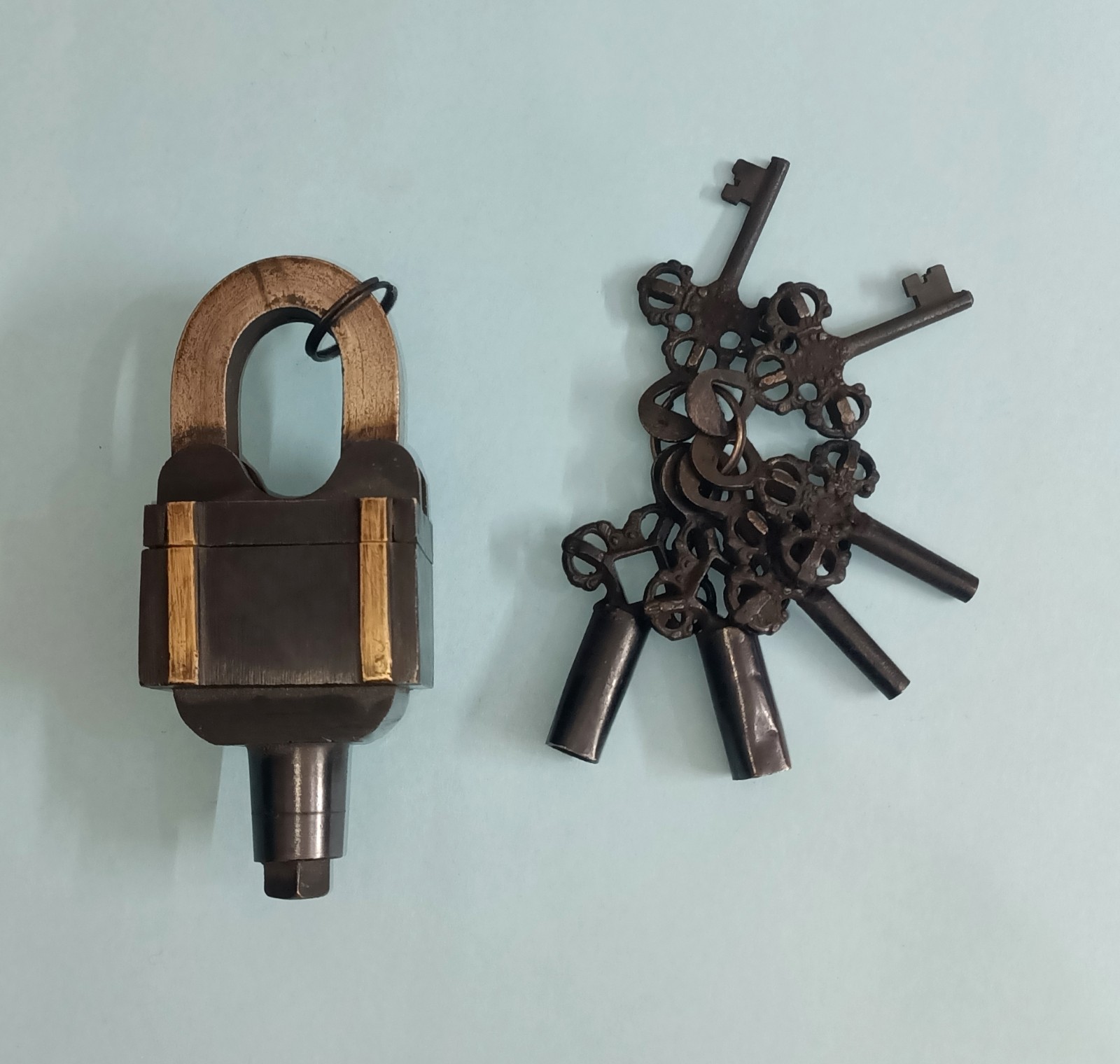 Egyptian Theme Tricky Door Lock Brass Storage Box Safety Lock with 06 Keys RD912