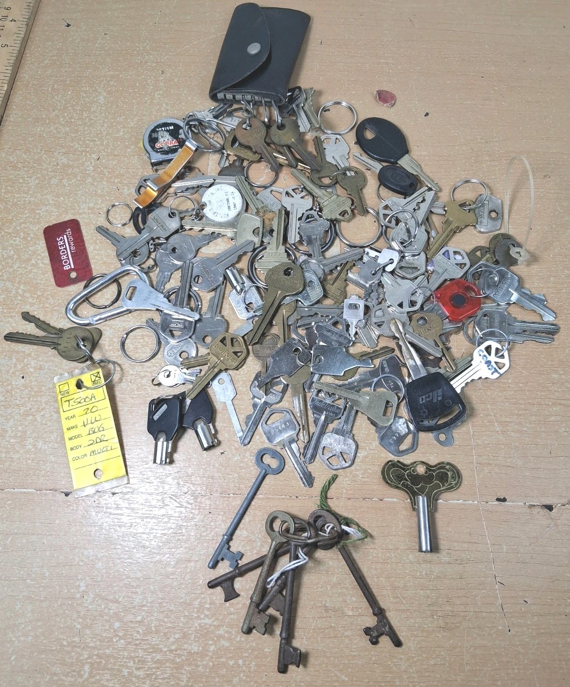 Lot of Mixed Cut Keys 2+lbs House, Car, Tubular, Cuckoo Clock, Samsonite More