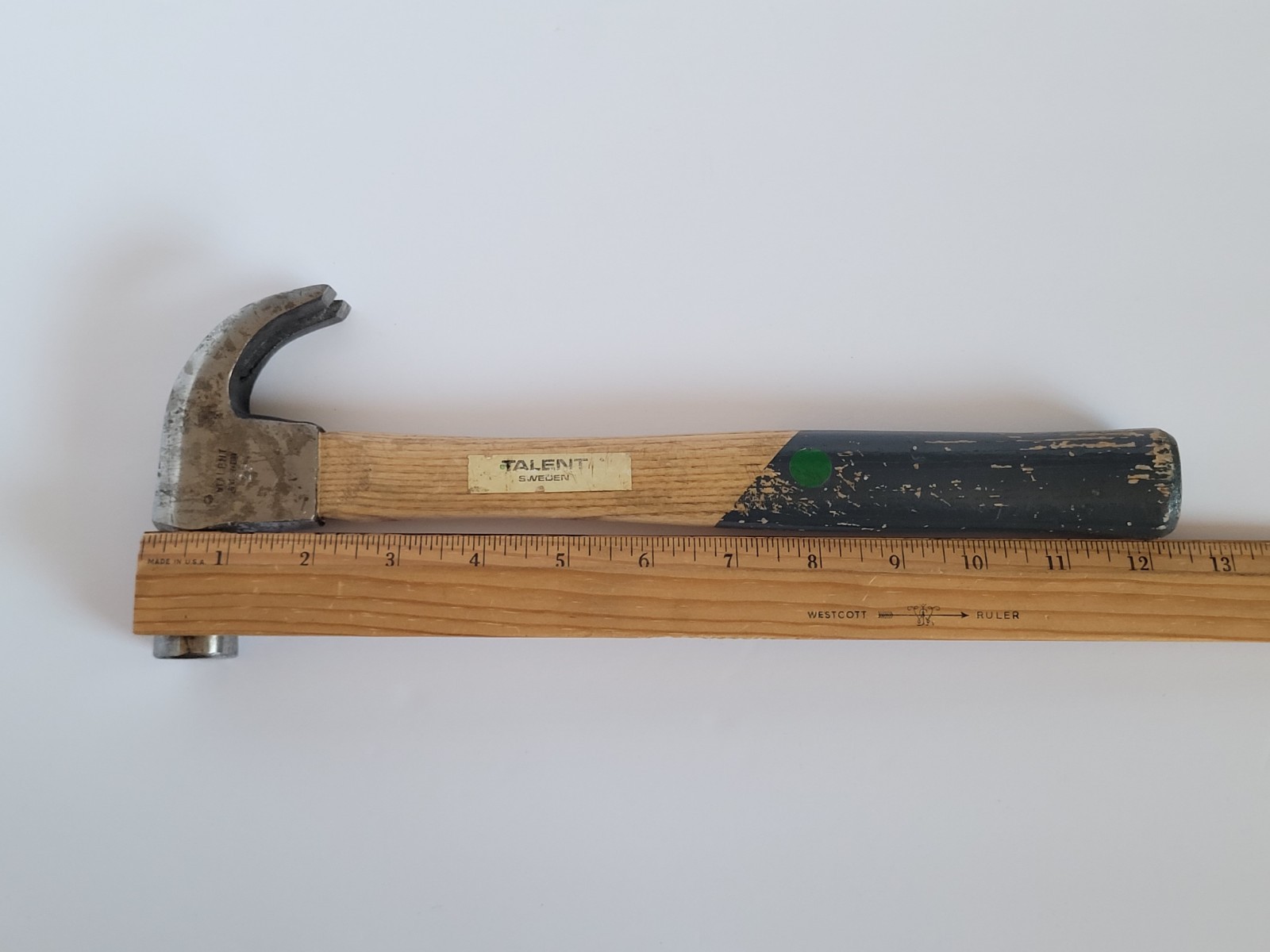 Vintage Talent Sweden 12″ Carpenter’s Framing Hammer 25oz Wooden Handle Used