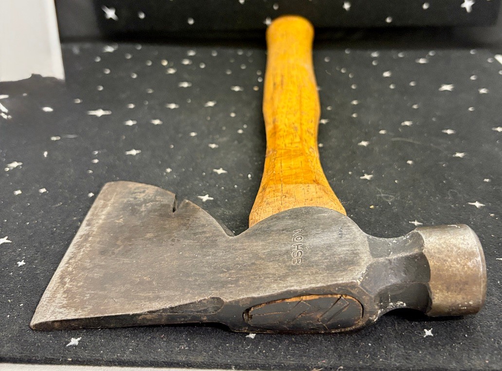 VTG True Temper Flint Edge Axe On 1 Side & Hammer On The Other Wood Handle 13″
