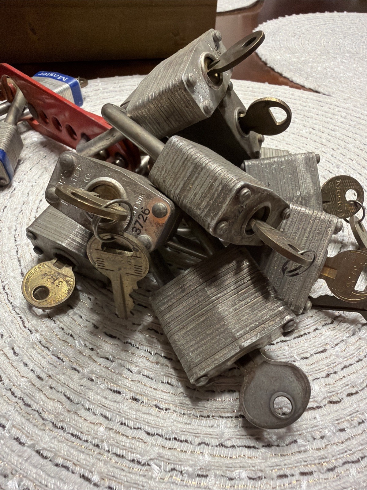 Master Lock Padlock No. 3 Lot Of 12 Keyed Alike With 15 Keys 3726