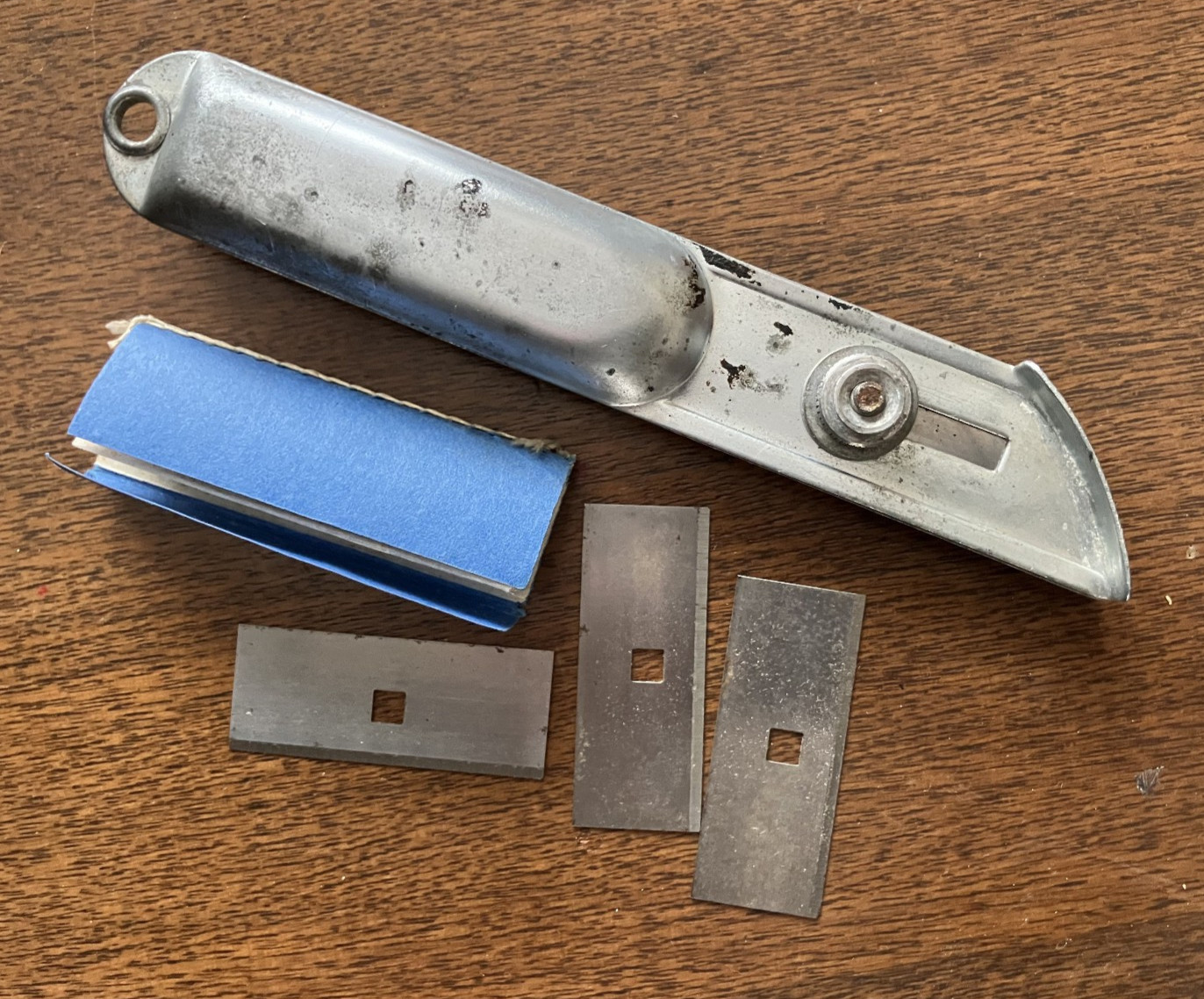 Vintage Kutto Utility Knife Box / Carpet Cutters plus 3 new blades Made in USA
