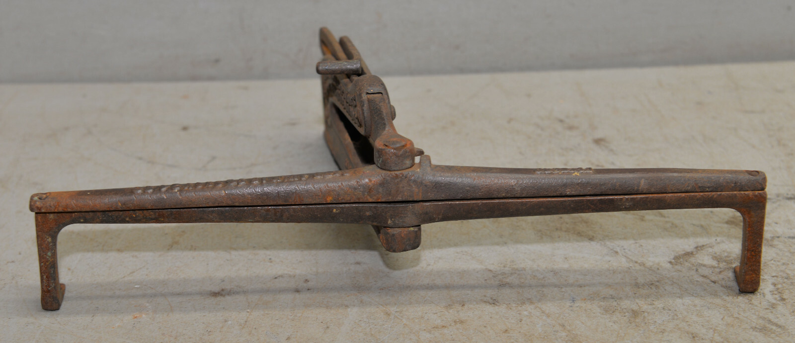 Gunn folding hand saw clamp vise patent 1886 collectible antique tool V3