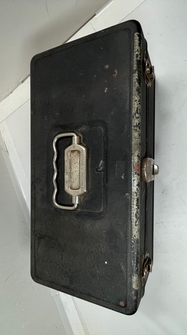 VTG Climax Dark Metal Tool Box Tackle Box Ohio USA. No Shelve Inside.