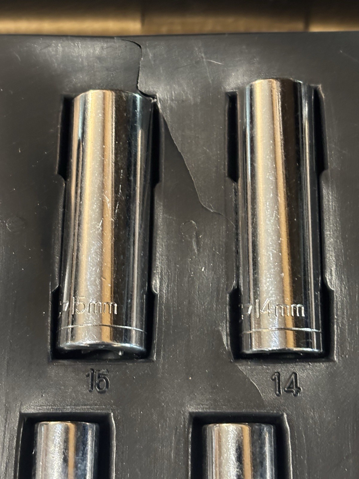 Chevy Racing Metric Socket Set In Collectible Tin NASCAR