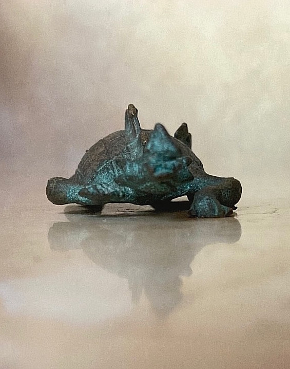 RARE! MUSEUM QUALITY ANTIQUE ASHANTI SOLID BRASS CROCODILE GOLDWEIGHT 3 1/2″