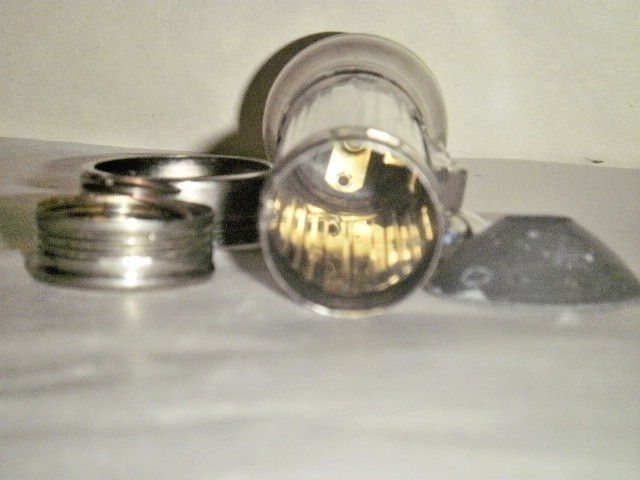 MY DAD’S VINTAGE USALITE FLASHLIGHT 5.25″ WORKS, NO DENTS, GLASS, 3 WAY SWITCH