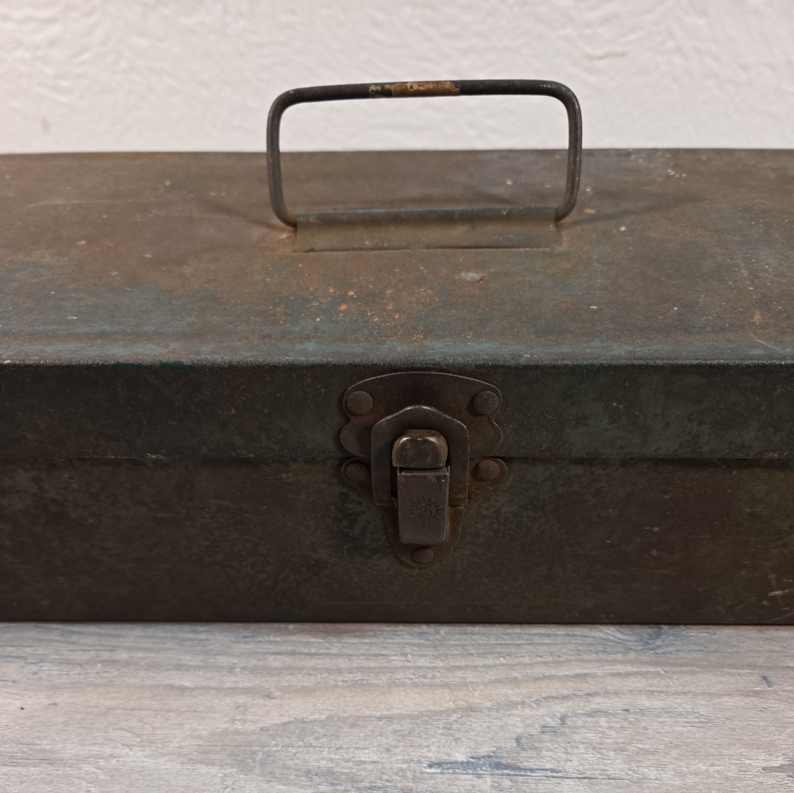 Vintage BOYCRAFT Metal TOOL BOX 18″ Long primitive kids U.S.A.
