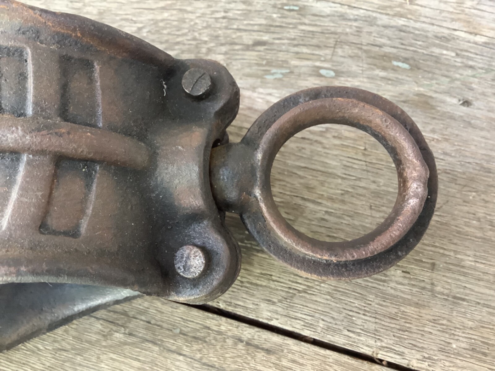 11 1/2″ Antique Metal Cast Iron Barn Pulley Block & Tackle Wood Wheel Eye Hook