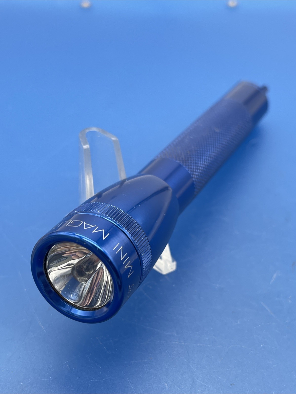 #Y18F Mini Maglite Flashlight AA Blue 6″ Mag Instruments California Vintage