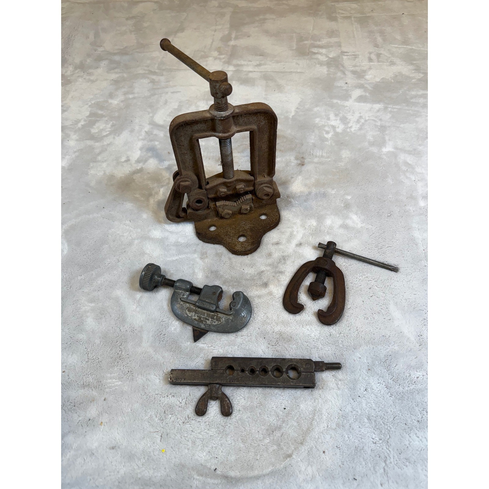Vintage Plumbing Tool Lot Cast Iron Pipe Vise Superior Tool Co No 350 Cutter