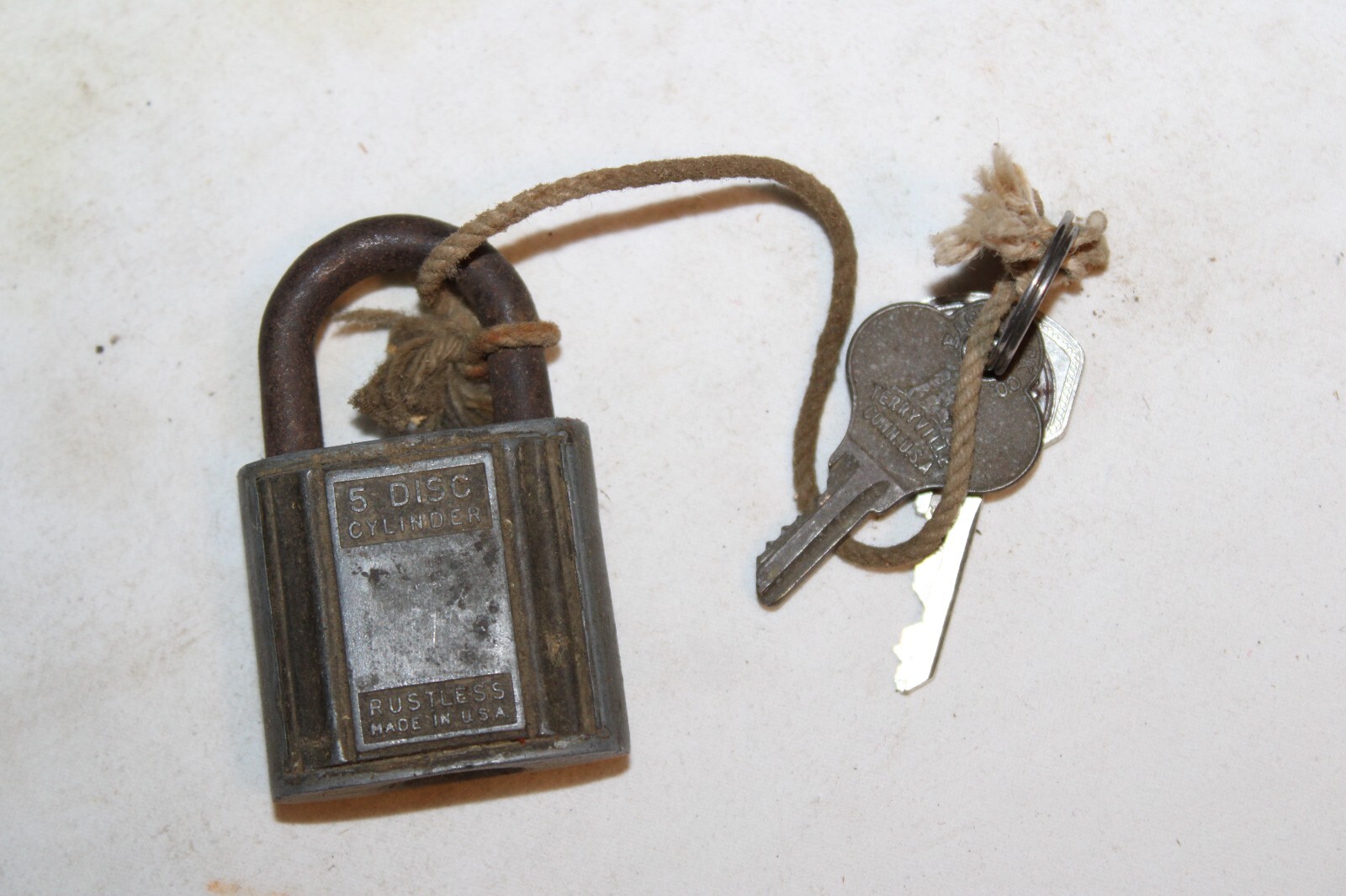 Lot of 7 Vtg Padlocks / Keys USN Eagle Hurd Rustless 5-Disc ABUS JUNKUNC Bros.