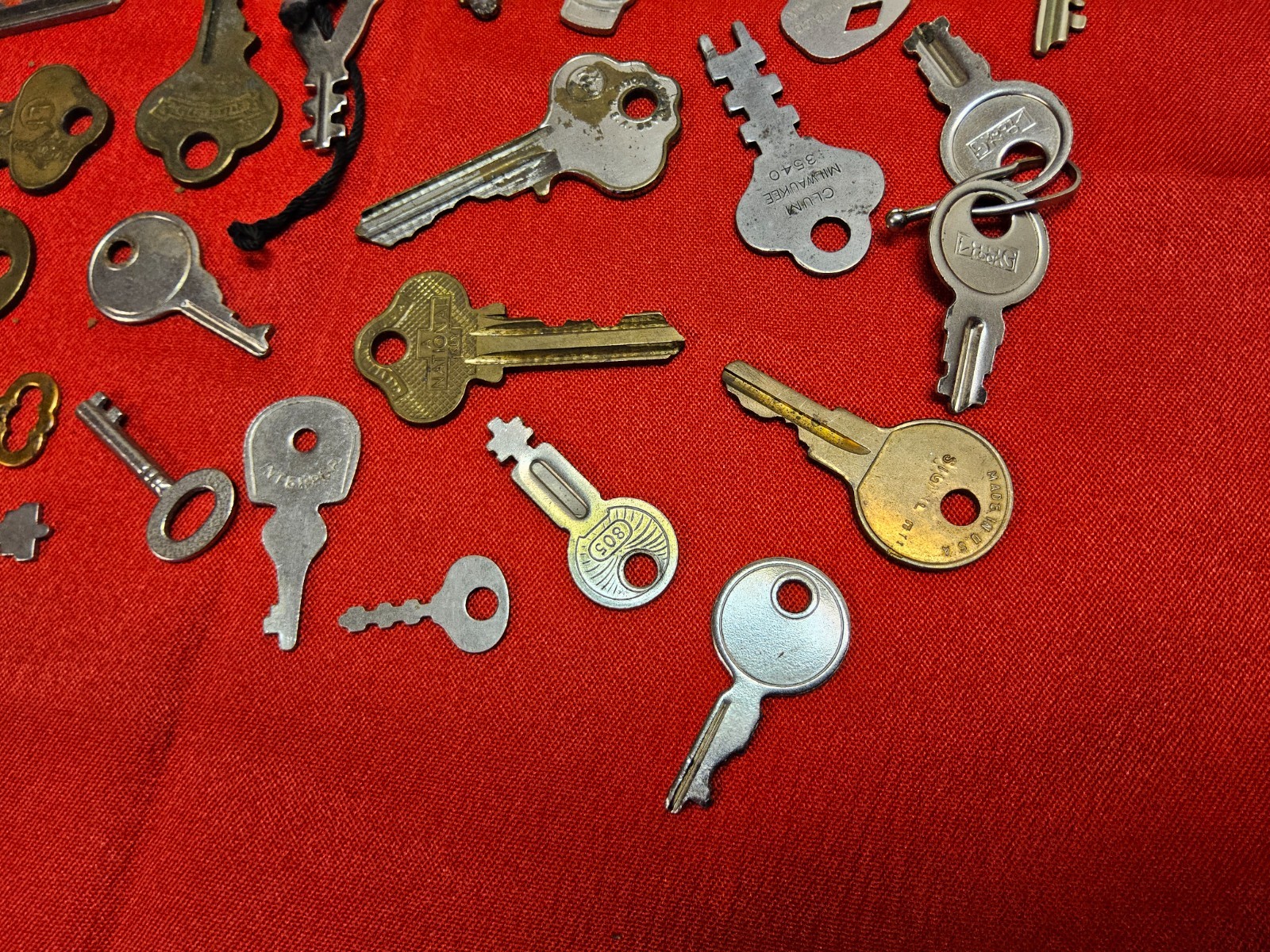 Lot of 40 Vintage Keys Bulk Estate Mix Steampunk Crafts Skeleton Padlock Luggage