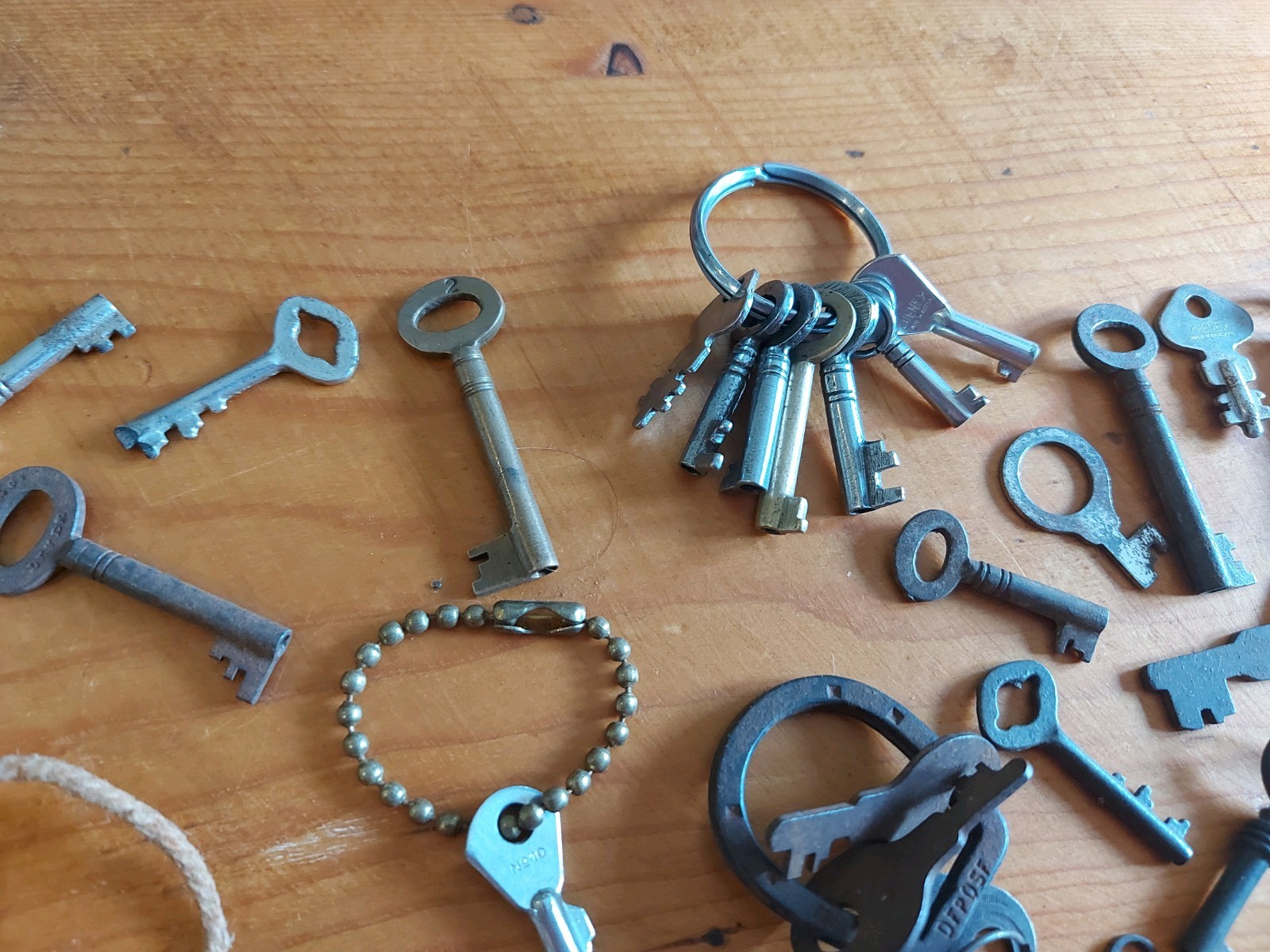 Job Lot of Just Over 100 Antique & Vintage Keys Cabinet, Trinket Boxes, etc