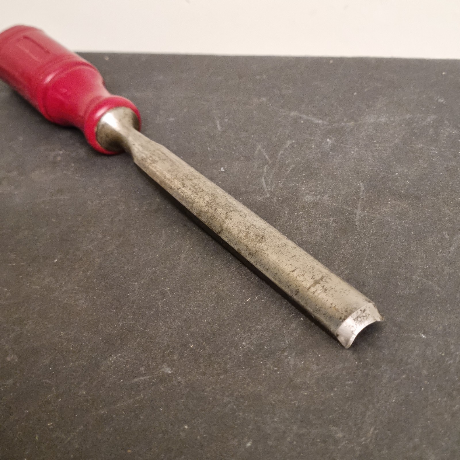 EA Berg Erik Anton Eskilstuna Sweden gouge chisel red handle shark brand