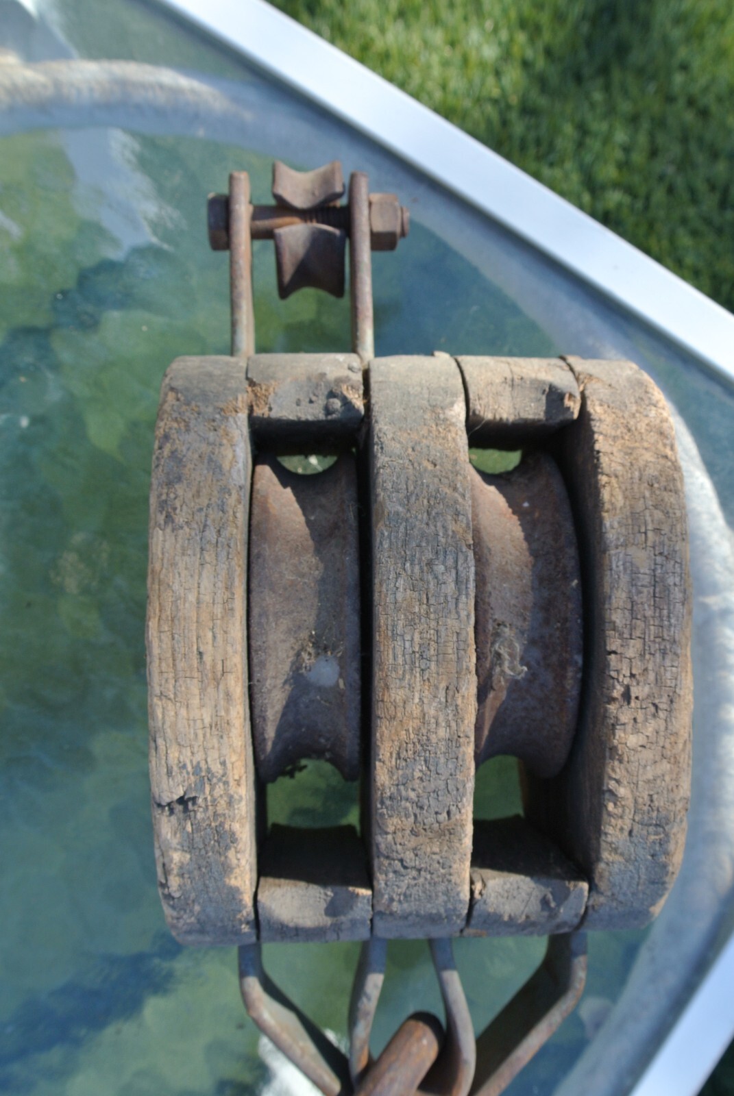 Vintage UW (Upson Walton), wood and cast iron, barn or boat, double pulley block