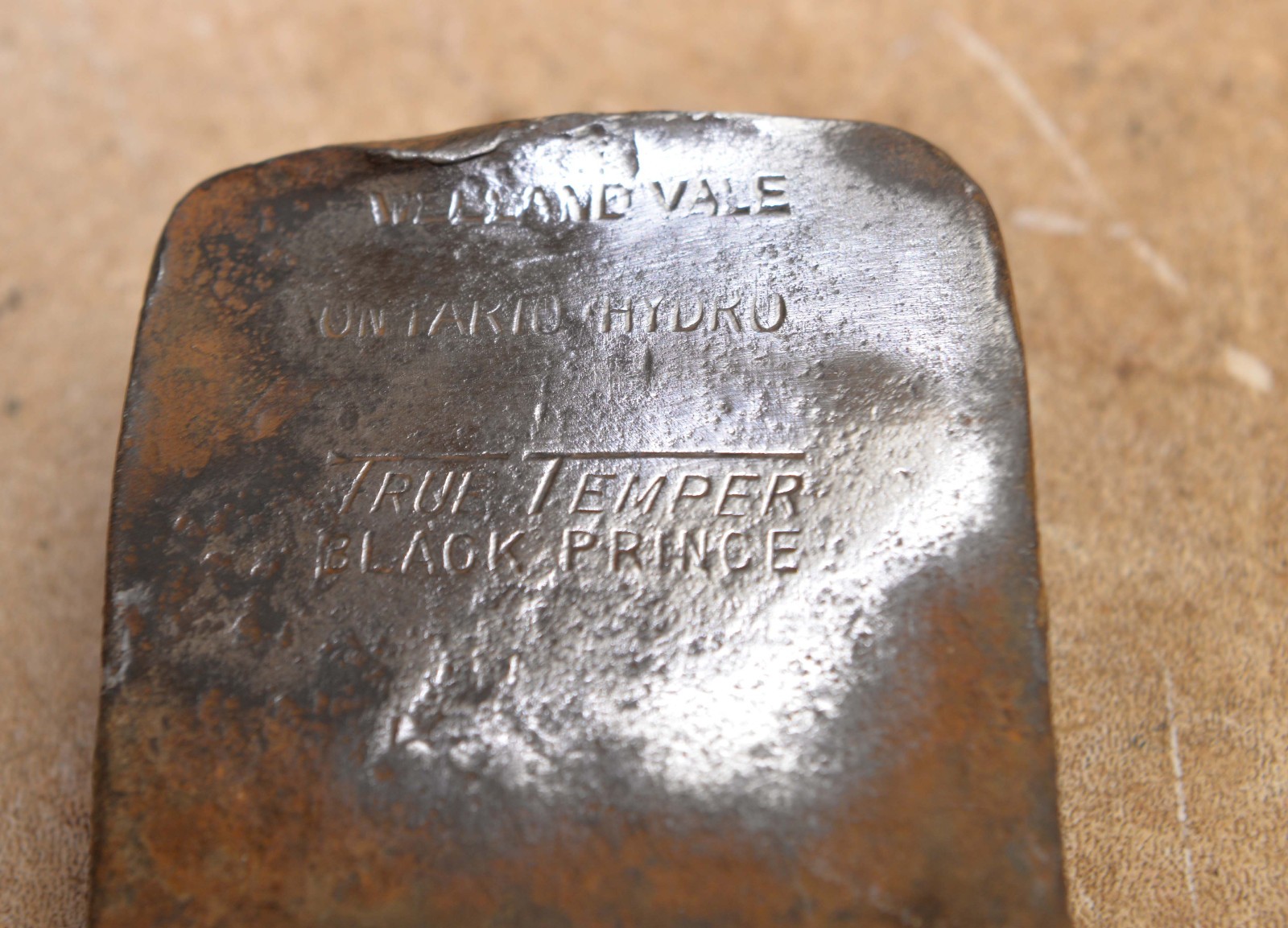 Rare Welland Vale True Temper Black Prince Ontario Hydro 3 1/2lb embossed axe A2
