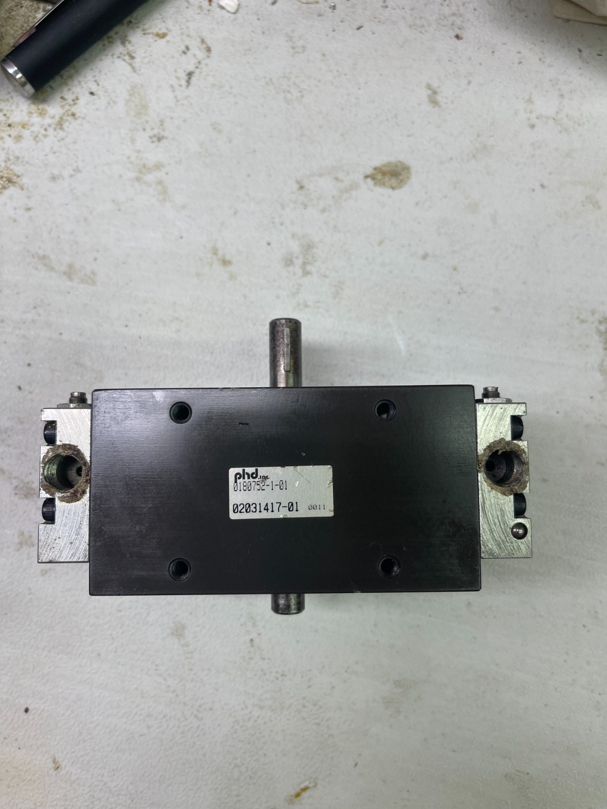 PHD 0180752-1-01 PNEUMATIC adjustable 180° ROTARY ACTUATOR 3/8 SHAFT 1/8 NPT
