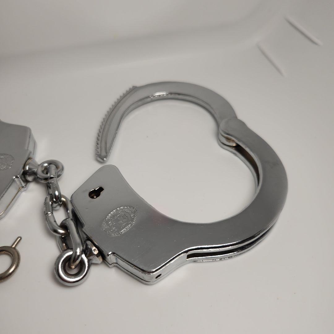 Vintage Japanese Handcuffs with Key – Showa Era Metal Collectible Japan Me rare.