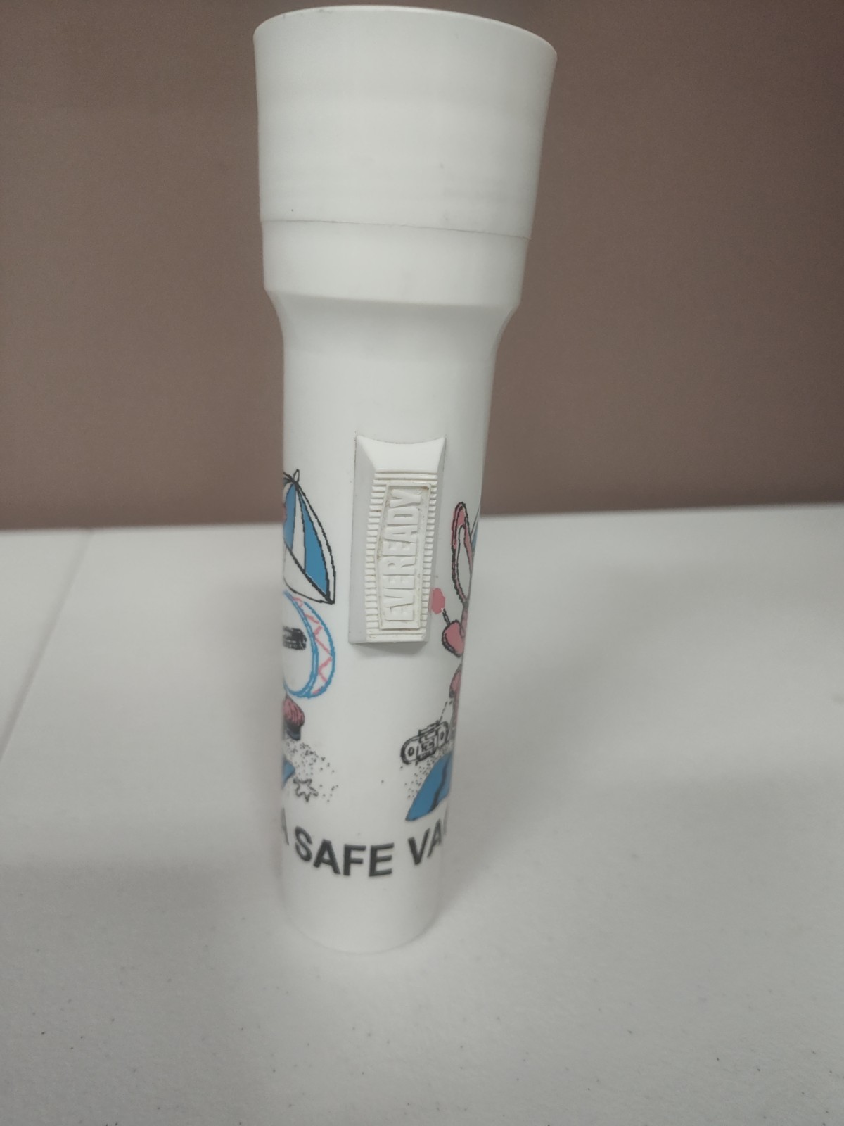 Vtg Eveready Energizer Bunny White Flashlight Not Working Have A Safe Vacation