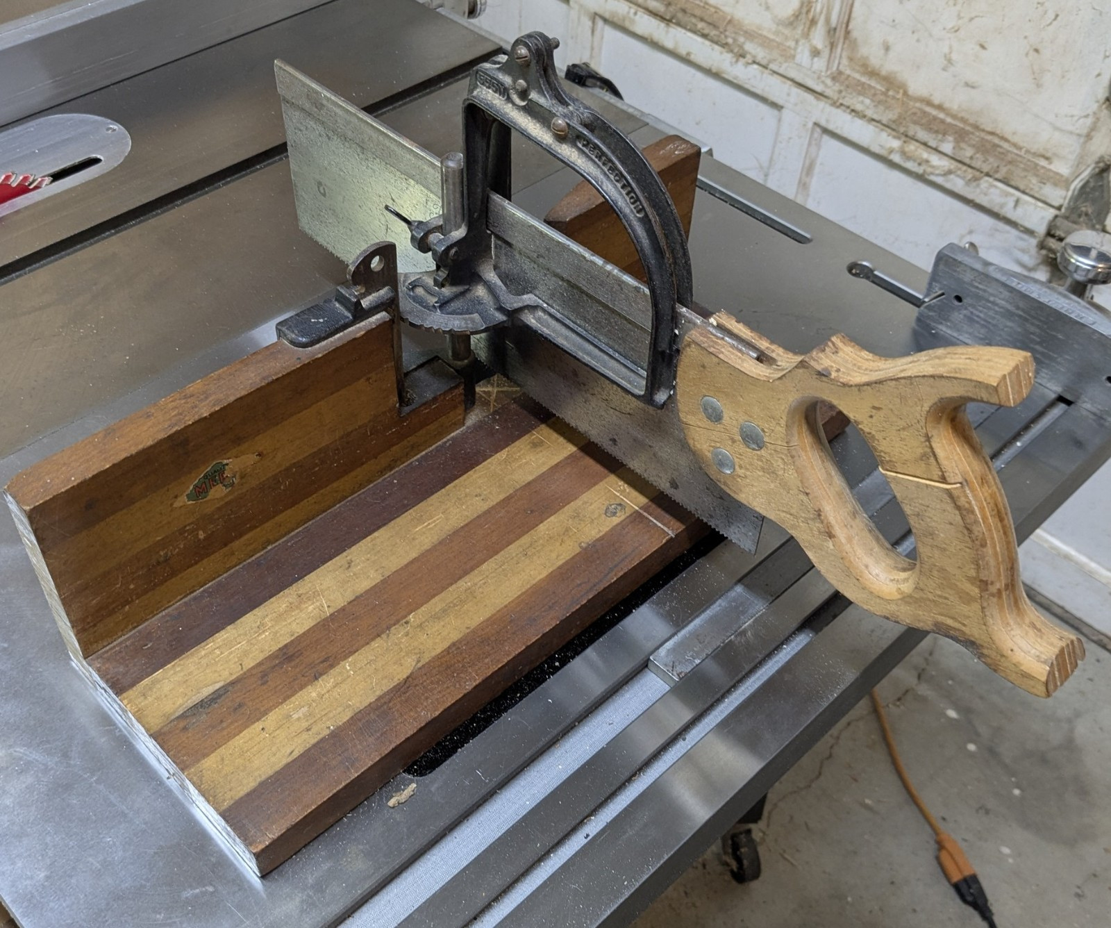 Antique Mitre Saw w/ 14″ Saw – Union Tool Co. “Perfection” 555N