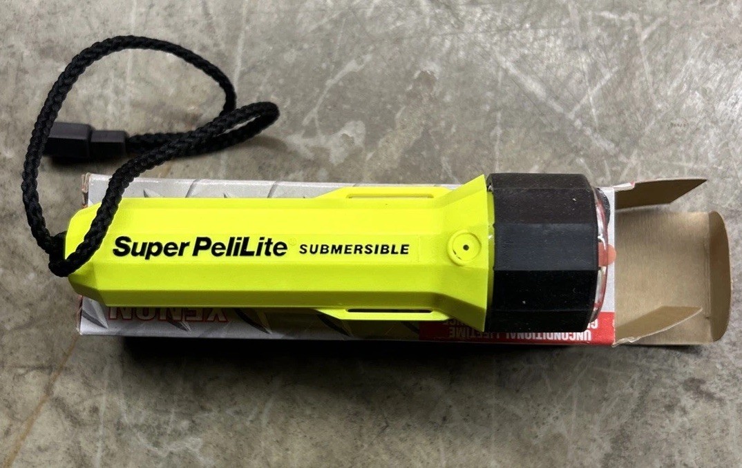 Pelican Super Pelilite Submersible Flashlight 1800 Bright Yellow New Boxed NIB