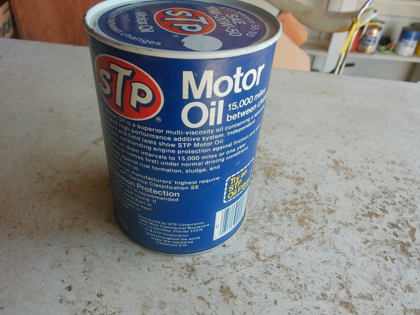 Vintage Full Quart Motor Oil Can STP Solid! Lot 26-33-B