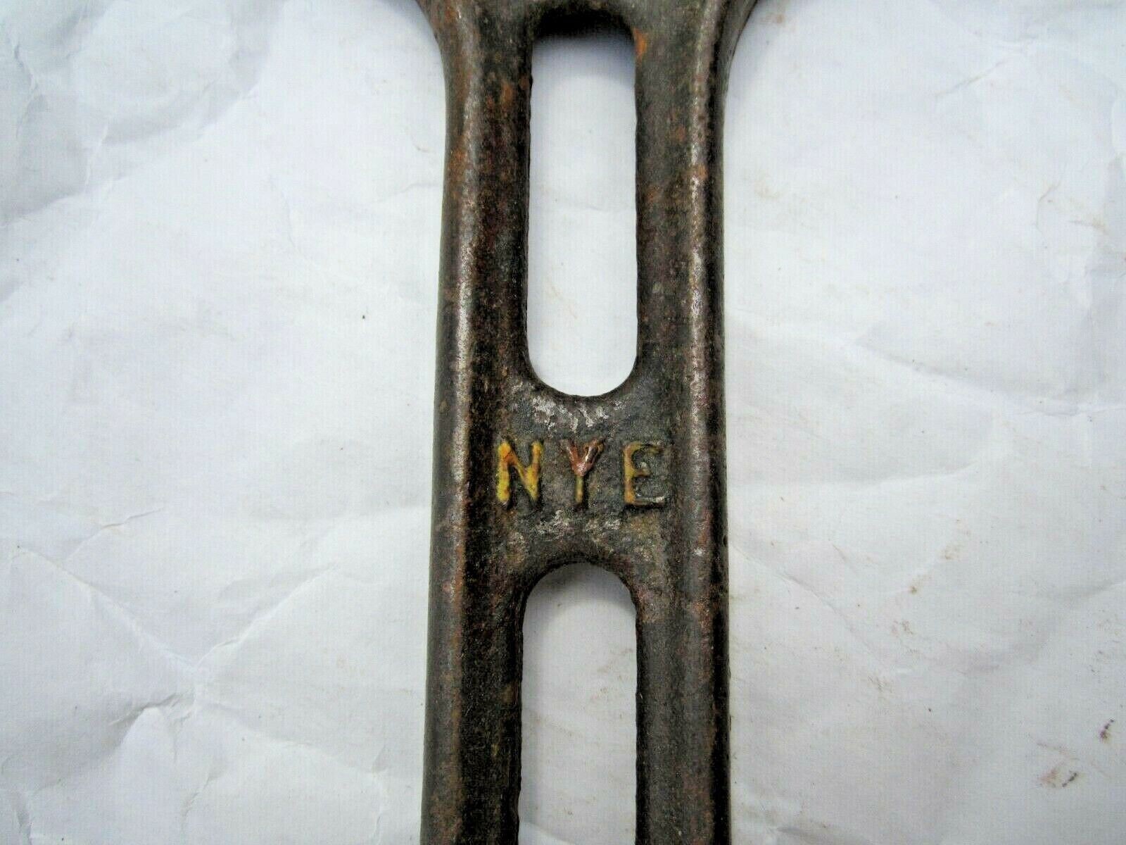 ANTIQUE 1930’s NYE P935 PLUMBERS CLOSET SPUD WRENCH 11 1/2″ LONG TOOL