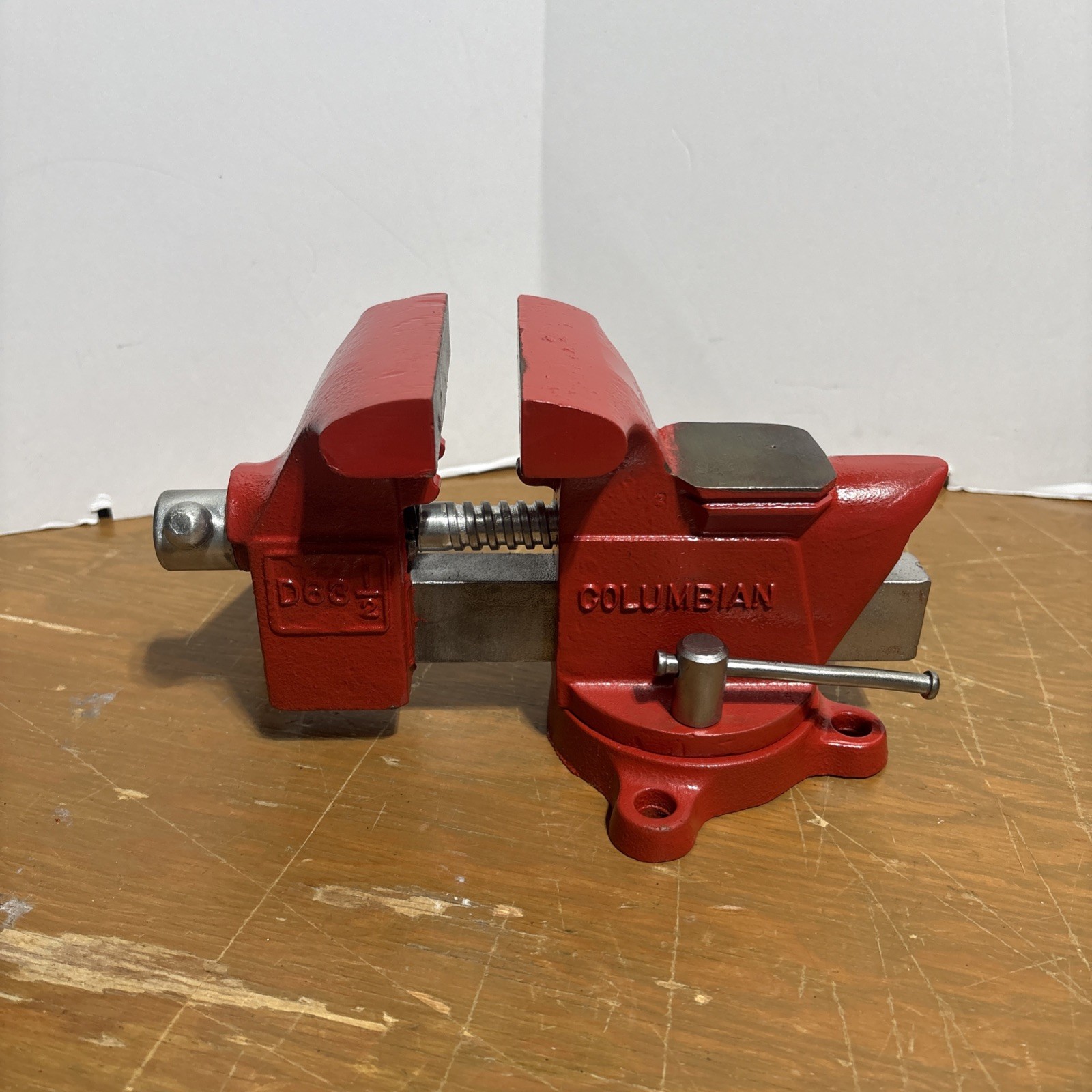 Vtg. Columbian D63-1/2 3.5″ jaw vise. USA.
