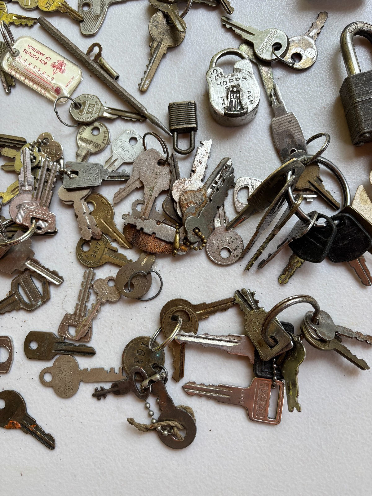 Vintage Key Lot 100+ Cars, Cabinets, Padlocks etc.