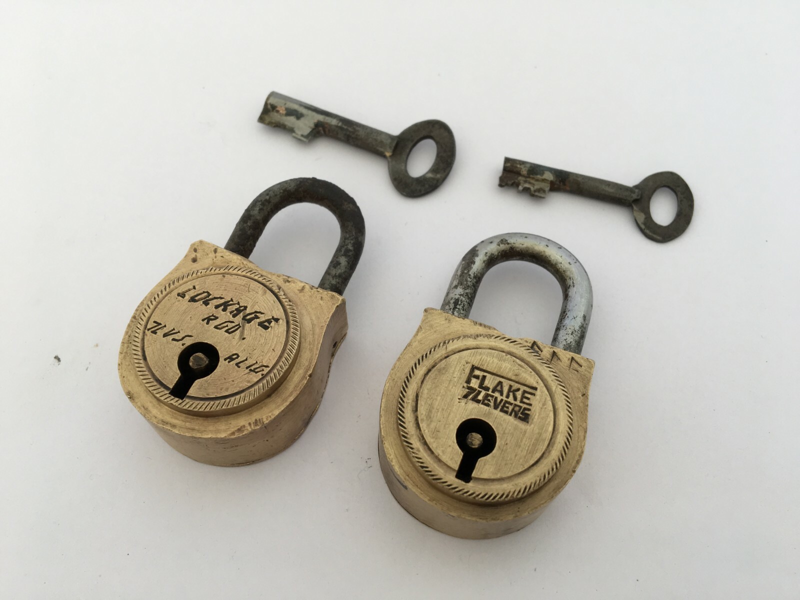 Lock Old Vintage Brass Small Size Lock collectible 7 Levers Rear Shape 2 pic