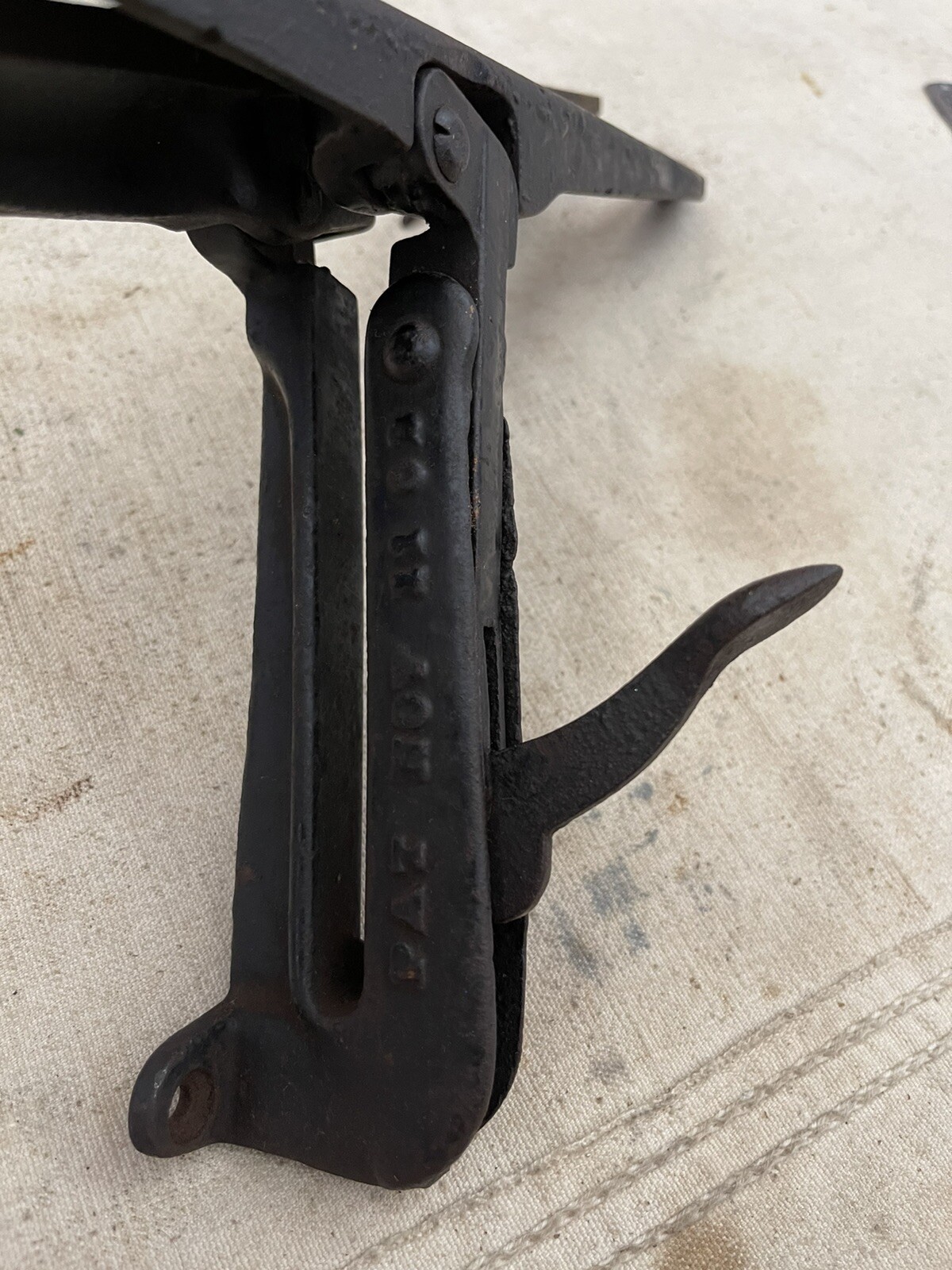 The Buckeye J.B. Foote Co folding hand saw clamp vise pat 1902 collectible tool