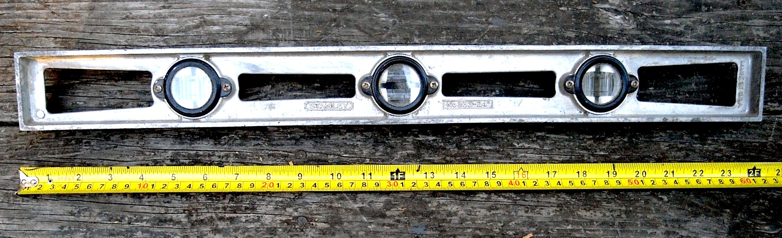 VINTAGE STANLEY No 233 -24″- CAST ALUMINUM HEAVY DUTY LEVEL- EXCELLENT CONDITION