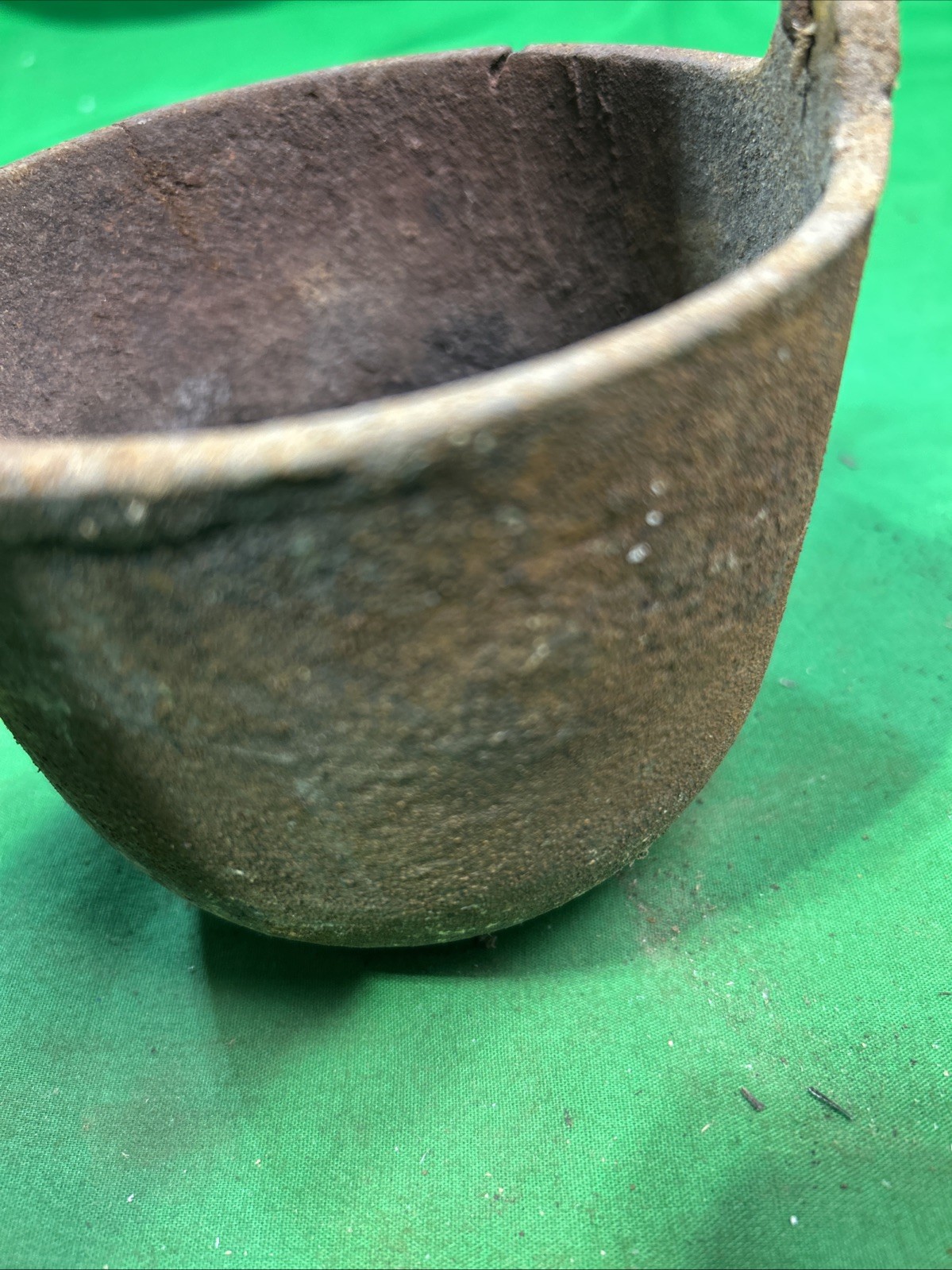 Antique Cast Iron Smelting Pot for Melting Lead Zinc Aluminum , Bail Handle