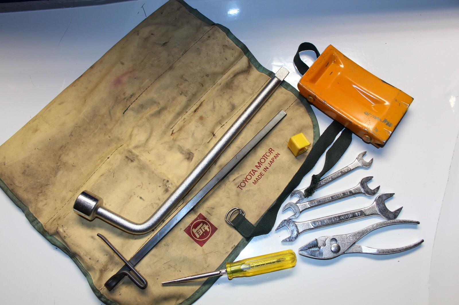 VINTAGE TOYOTA CAR TRUCK SCRIPT TOOL KIT TEQ ROLL WRENCH SET JAPAN