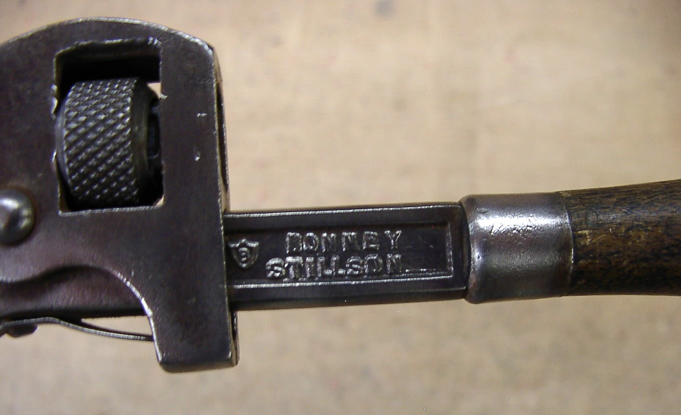 Vntg Bonney Stillson Round Wood Handle 8″ Pipe Wrench,1/2″ Jaws,1″ Capacity,VGC