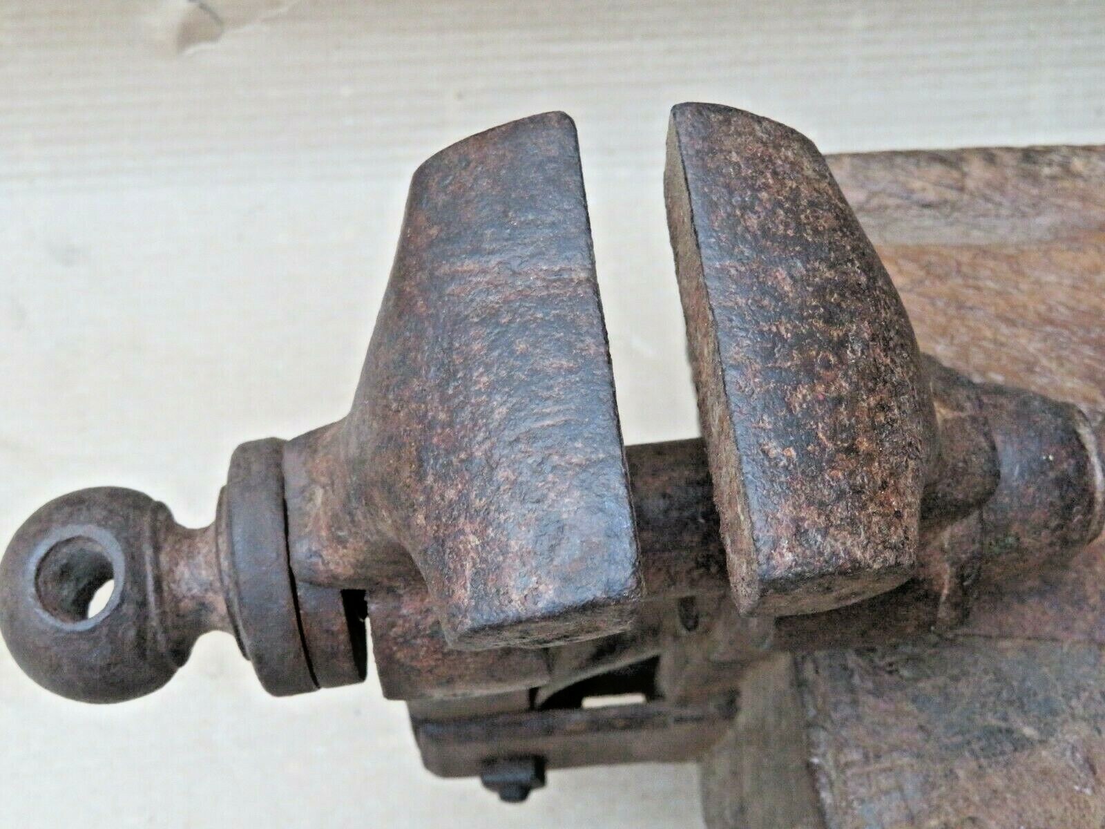 Antique CAST IRON Bench Top VISE VICE HANDMADE mechanic’s OR BLACK SMITH TOOL