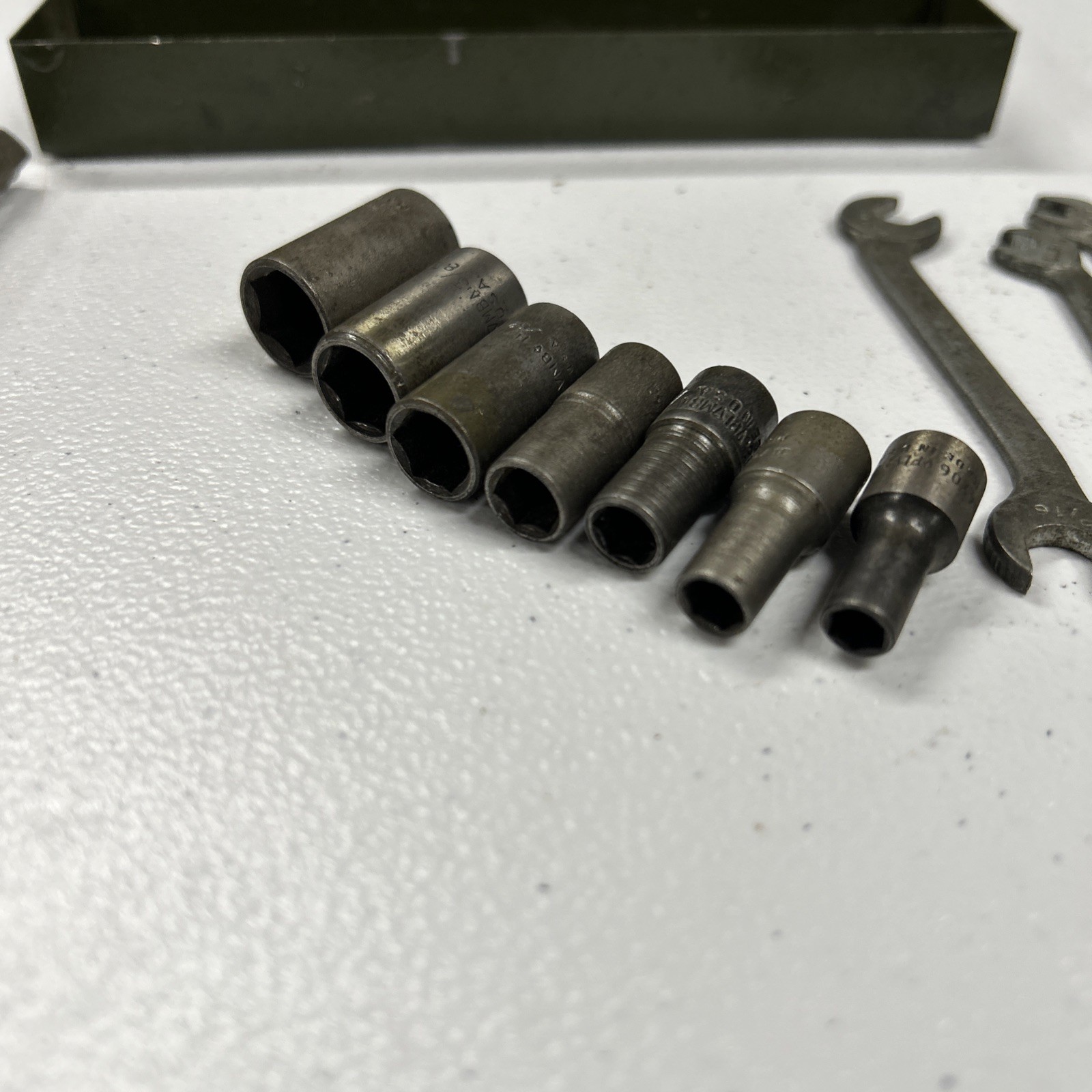 VINTAGE PLOMB TOOLS SOCKET SET WITH NUT DRIVER AND BREAKER BAR 1/4””