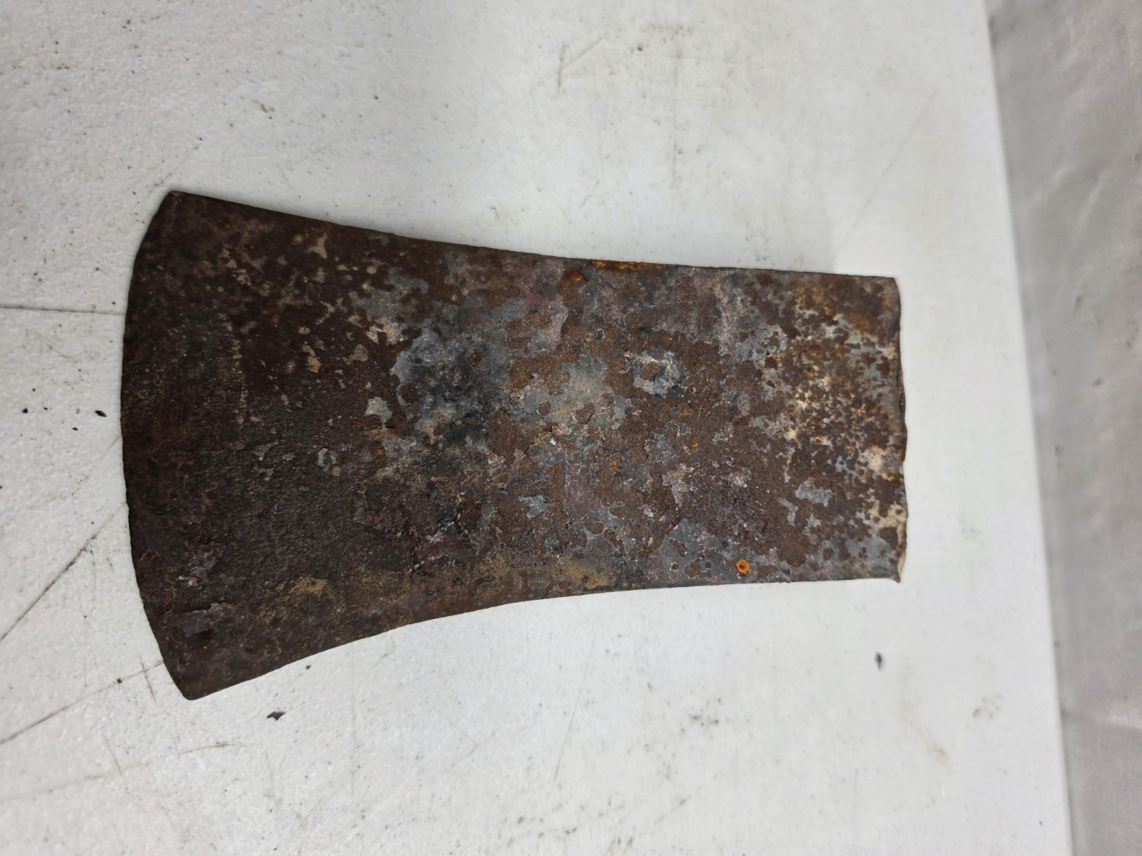 Vintage Axe Head 2lbs 4oz (6-3/16″ Across 3-3/4″ Edge)