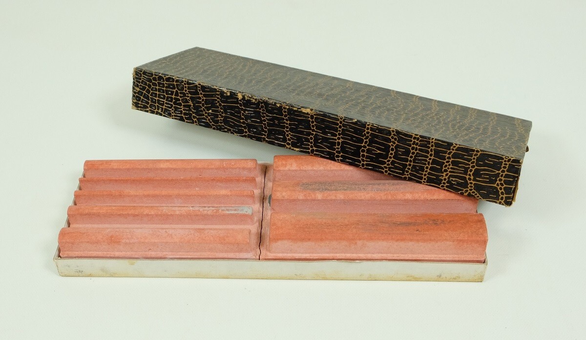 Thrust chisels, 10 pieces, 1.5 to 33 mm, with special whetstone,from Japan.