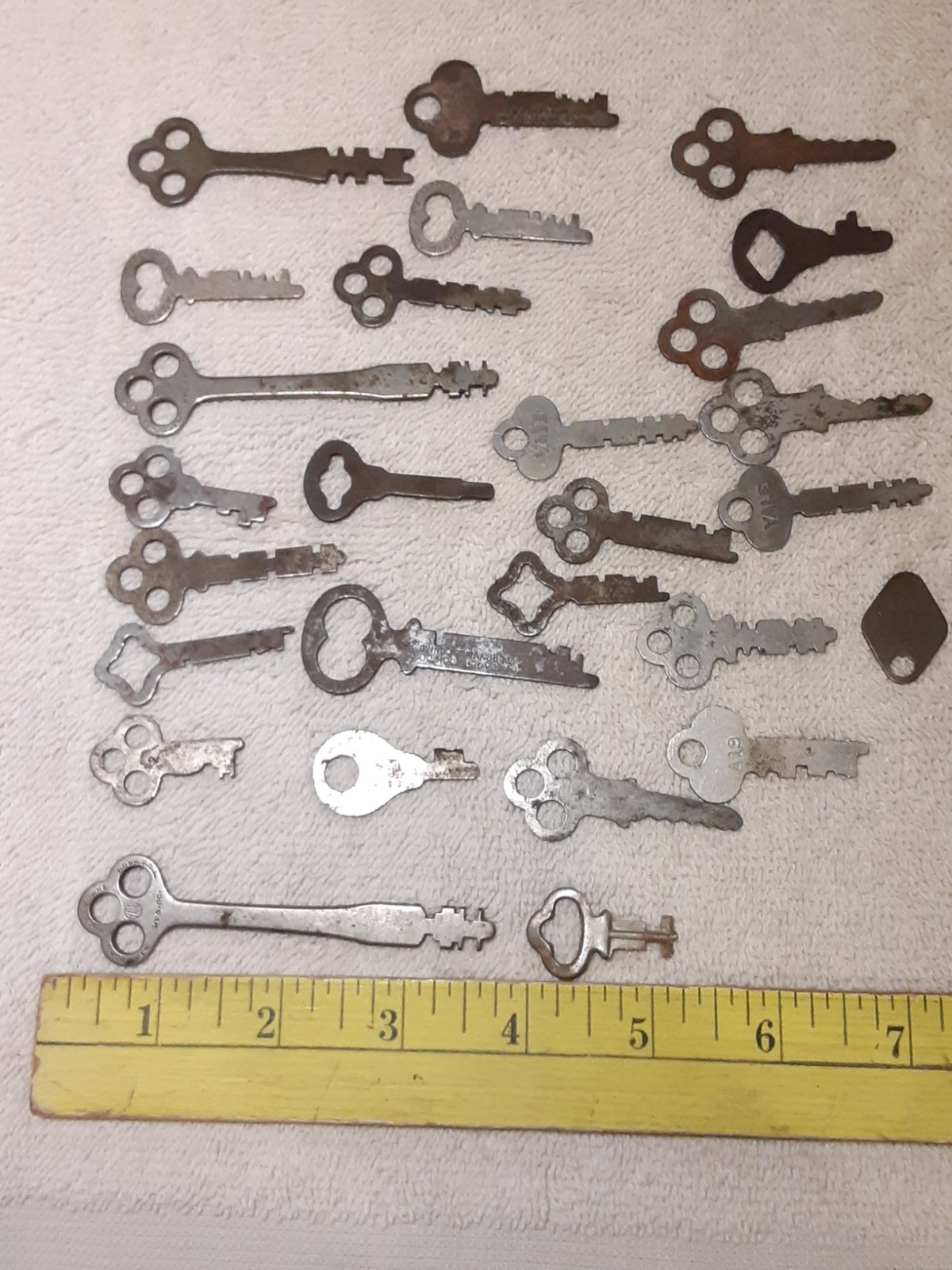 Lot of 25 + Flat Skeleton Keys Mixed Sizes