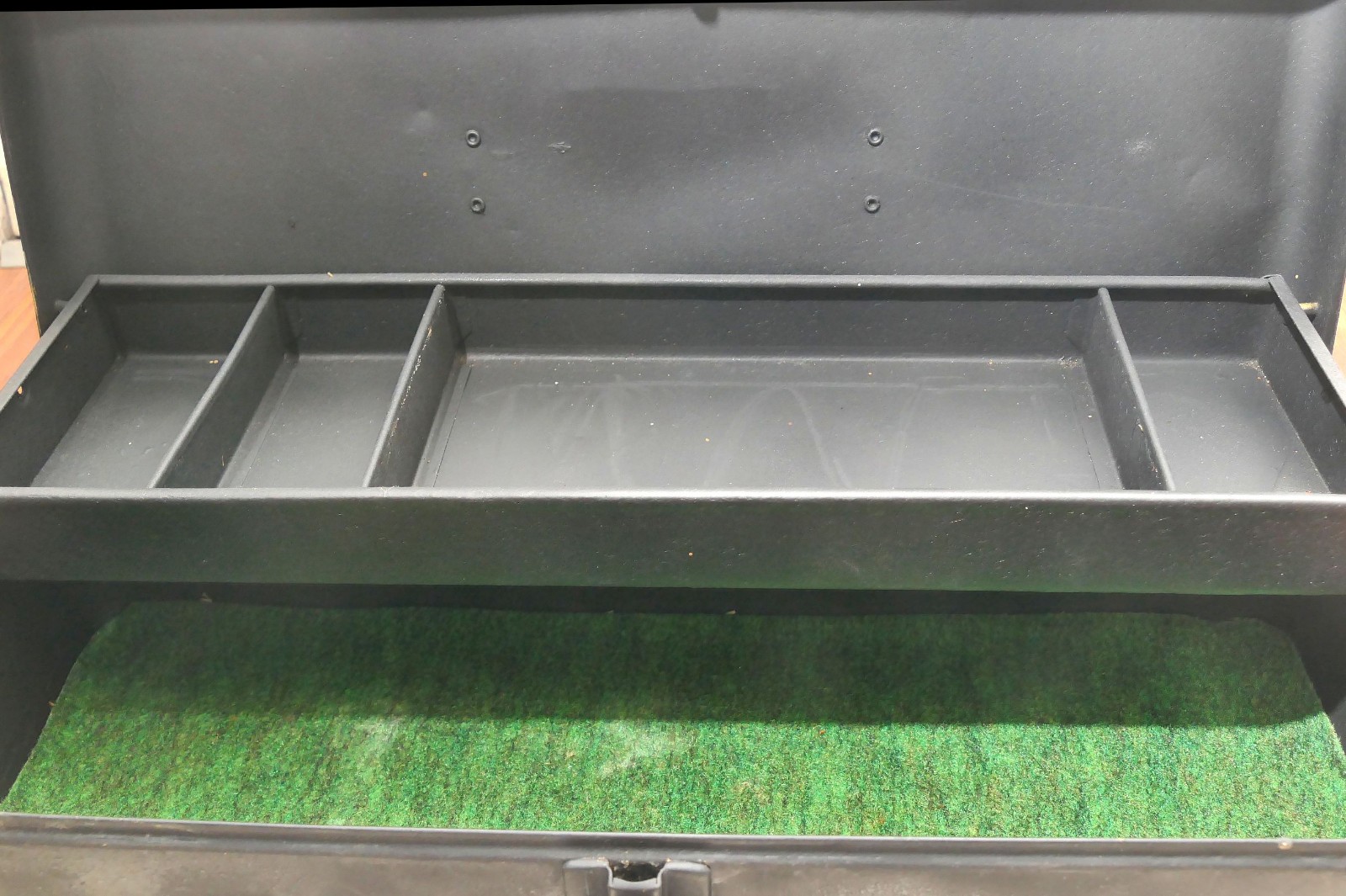 Metal Multi-level Tool Box with Cantilevered Tray Two Level 19″ x 8″ x 5 1/4″