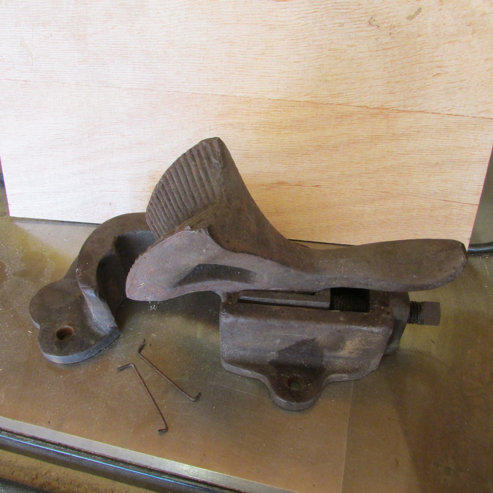 Windmill Shaft Vise, Wind Pump Vise, vintage