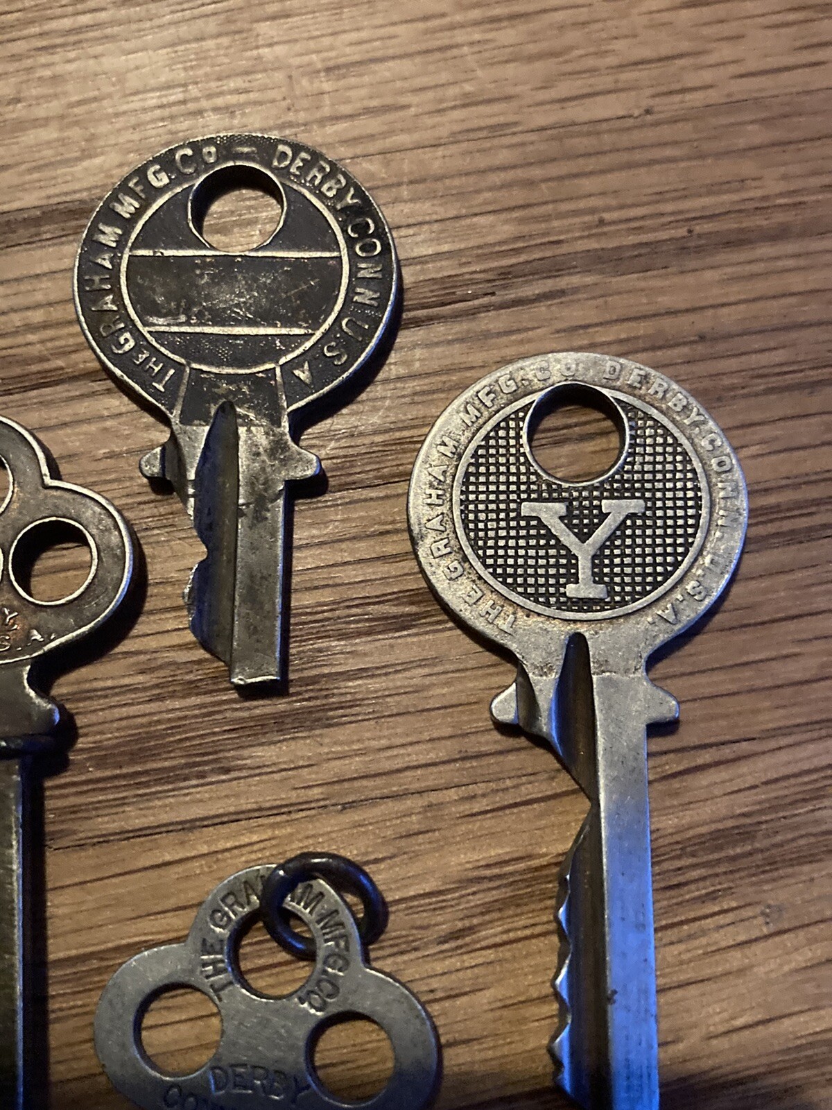 Lot of (4) Antique The Graham Mfg Co GRAHAM Keys ~ Derby CONN USA ~ G56