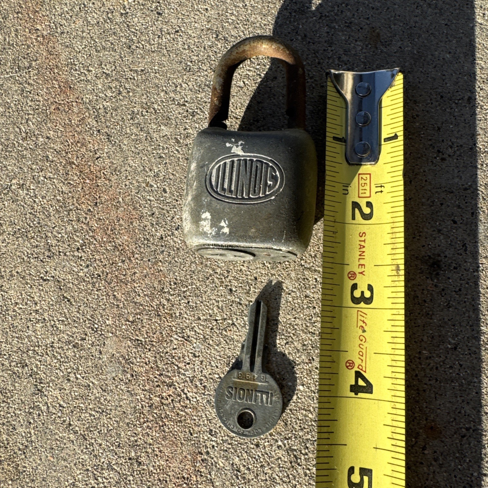 VTG Illinois Lock Co Padlock With Illinois Key Lock Does Not Latch Parts/Restore