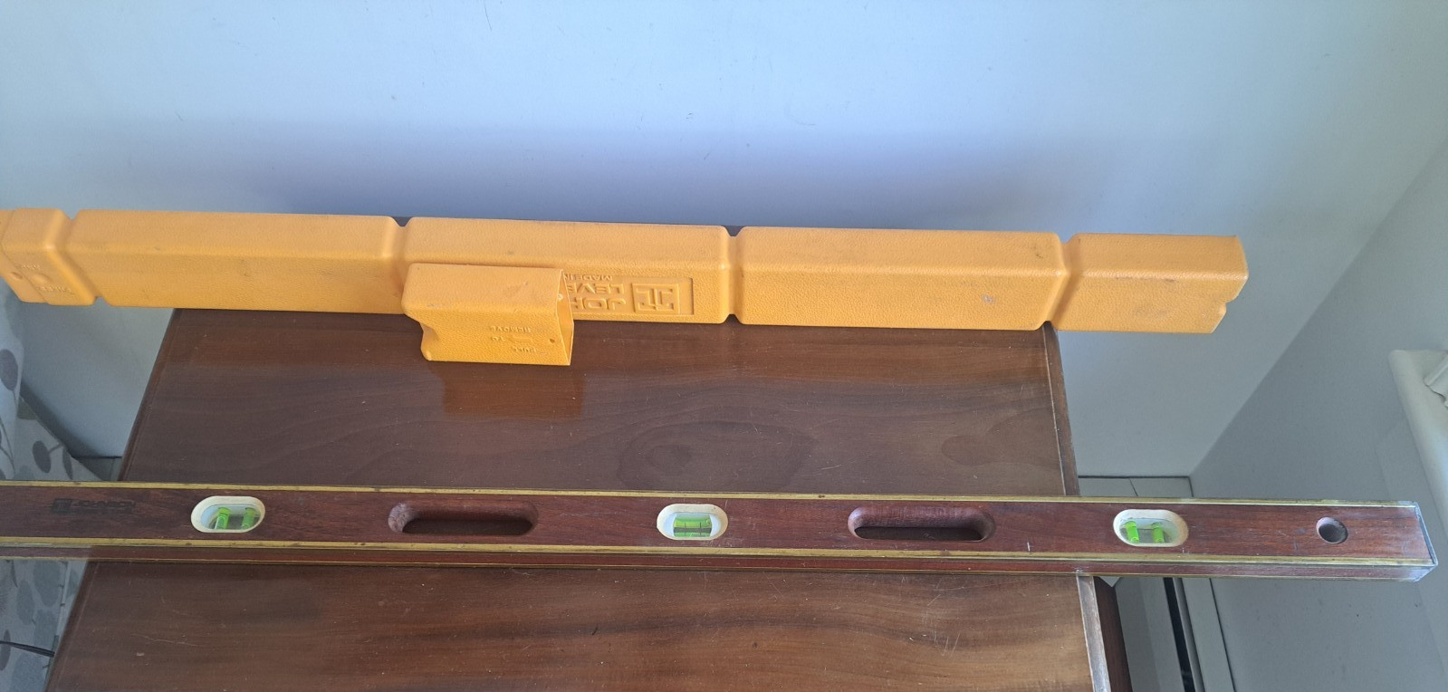 Vintage 48″ Long Johnson Made In USA Wood and Brass 6 Vials Level With Case