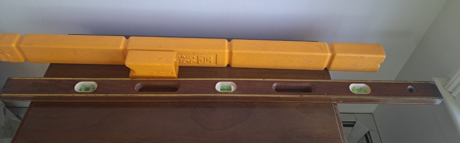 Vintage 48″ Long Johnson Made In USA Wood and Brass 6 Vials Level With Case