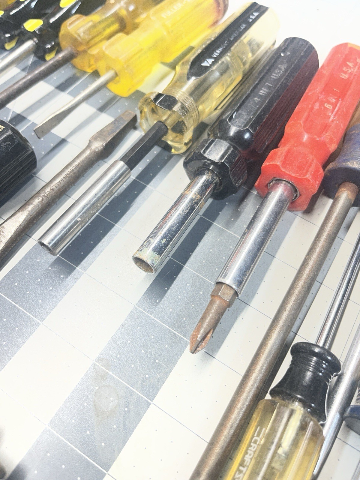 Lot of Vintage Used Screwdrivers – Craftsman, Stanley, Fuller, Klein, Greenlee