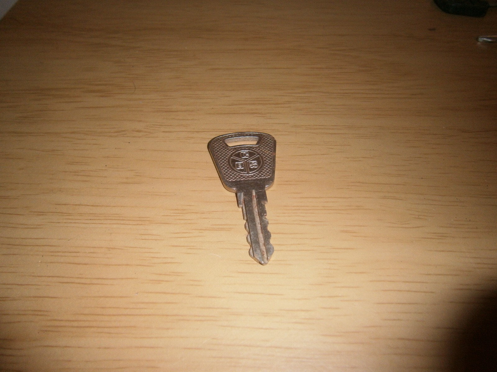 Vintage CBS car key. 5.8.cm. (E5b)